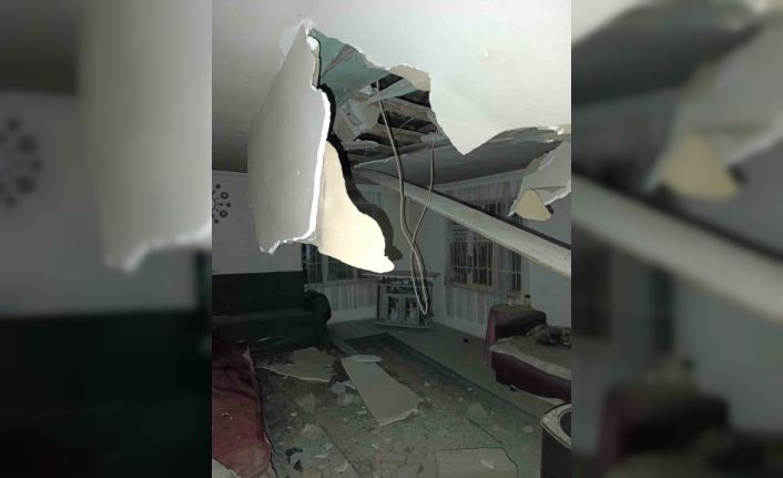 Depremde Gördes’te bir evin tavanı çöktü