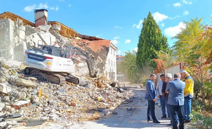 Depreme dayanaksız olan Kale Devlet Hastanesi’nin yıkımına başlanıldı