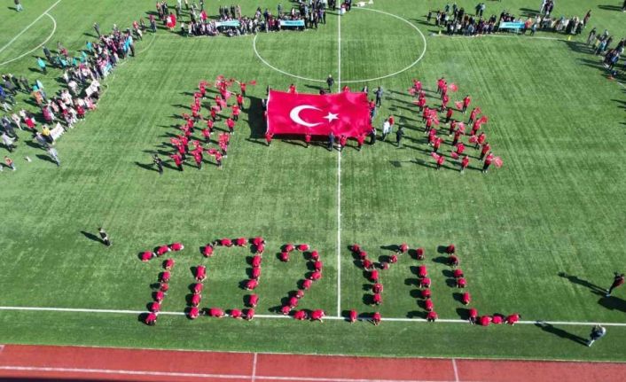 Depremin vurduğu Sındırgı’da Cumhuriyet coşkusu yaşanıyor