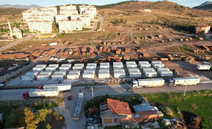 Depremin yaralarını sarmaya çalışan Sındırgı’ya konteyner kent
