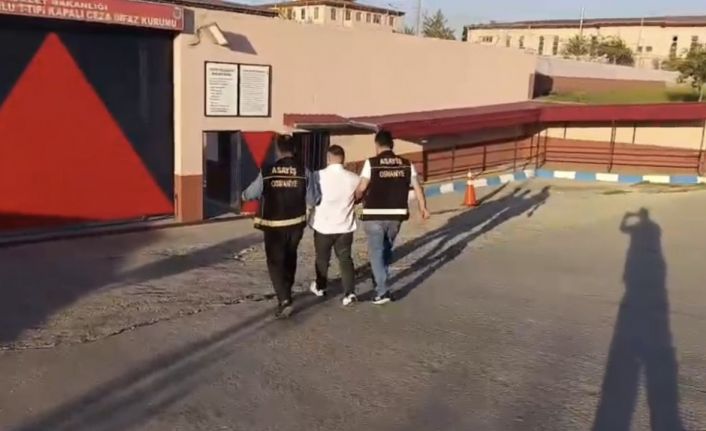 Depremzede araçlar üzerinden vurgun: 1 tutuklama