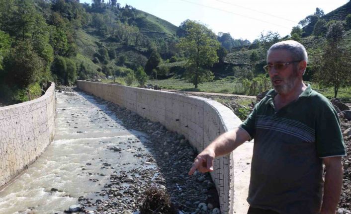 Dere ıslahı nedeniyle çayı bahçede kaldı