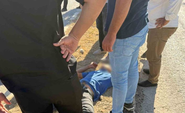 Devrilen motosikletliye araç çarptı: 1 yaralı