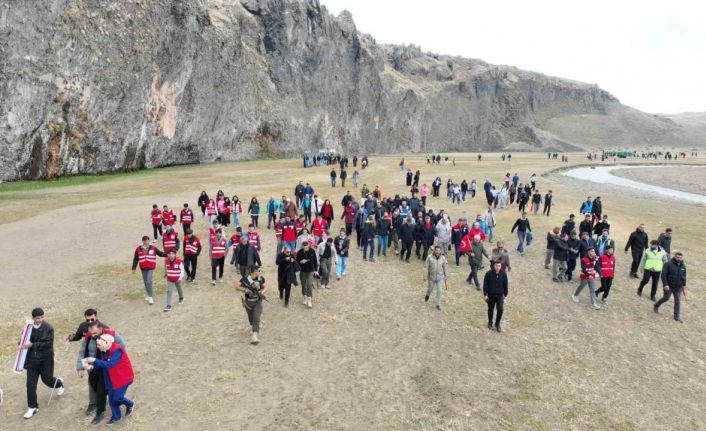 Diyadin Kanyonu’nda Cumhuriyet’in 102. yılına özel doğa yürüyüşü