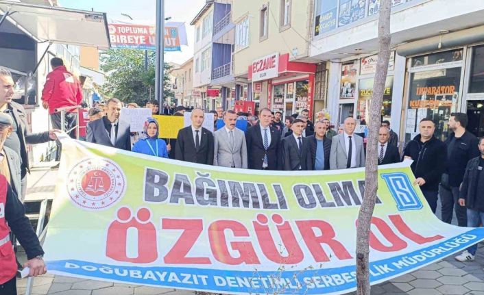 Diyadin’de "Bağımlılıkla Mücadele" farkındalık standı kuruldu