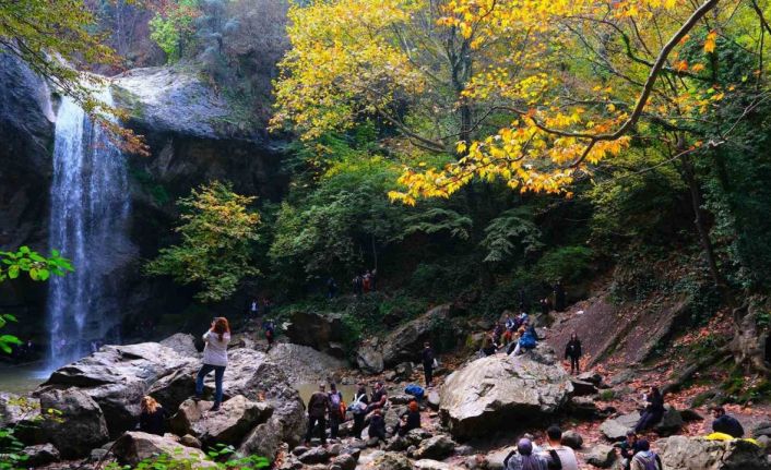 Doğa tutkunları Doğançay’da sonbaharın renklerine yürüdü