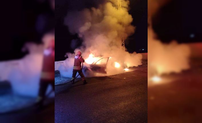 Dörtyol’da otomobil alevlere teslim oldu