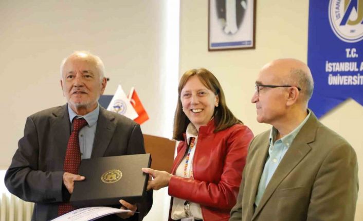 Duayen gazeteci-yazar Haluk Şahin, dijital çağın risklerini anlattı