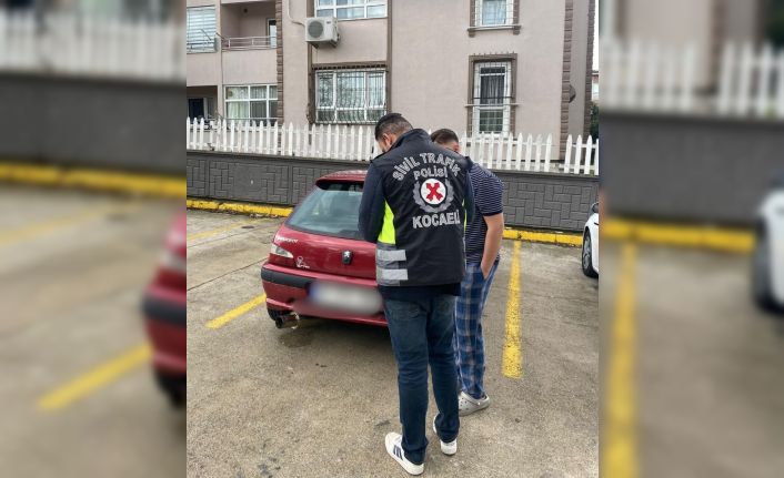 Düğün konvoyunda gürültü yapan araç trafikten men edildi