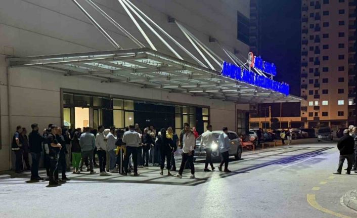 Düğün salonu önünde babasıyla tartışan şahıslara ateş etti: 5 yaralı