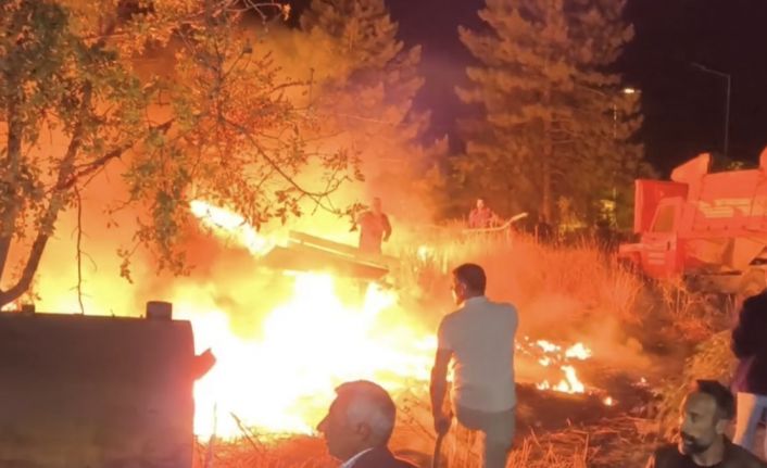 Düğün salonu yakınında çıkan yangın paniğe neden oldu