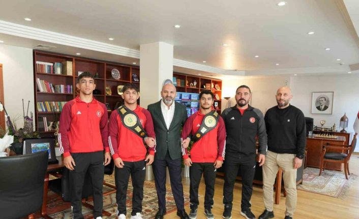 Dünya şampiyonu güreşçilerden RTÜK’e ziyaret