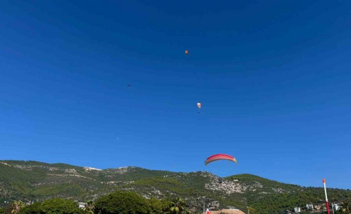 Dünya Yamaç Paraşütü Hedef Şampiyonası Alanya’da başladı