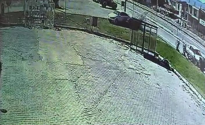 Duvara çarpan ehliyetsiz sürücünün planını güvenlik kamerası bozdu