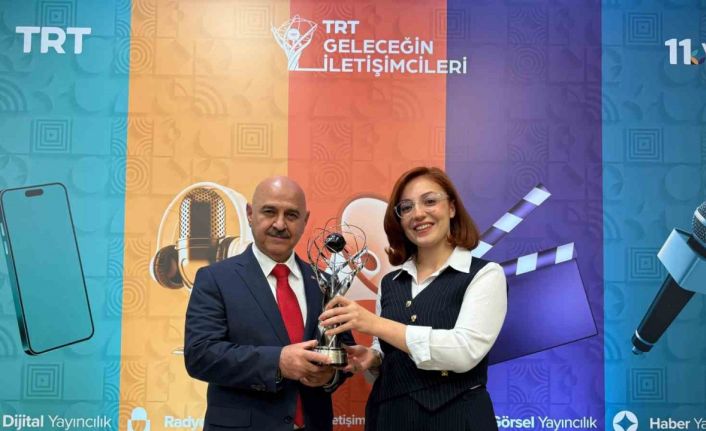 Düzce Üniversitesi geleceğin iletişimcileri yarışmasından ödülle döndü