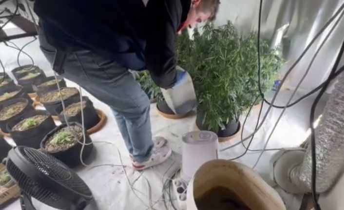 Düzce’de eve düzenlenen operasyonda uyuşturucu imalathanesi ortaya çıkarıldı