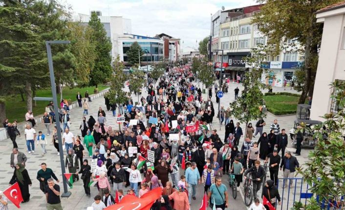Düzce’de yüzlerce kişi Filistin’e destek için buluştu