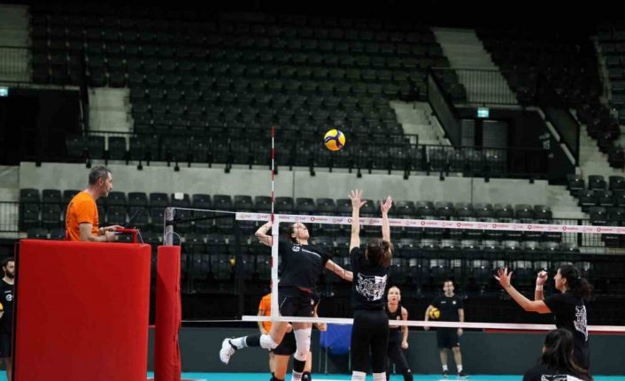 Eczacıbaşı Dynavit sezonun ilk derbisine çıkacak