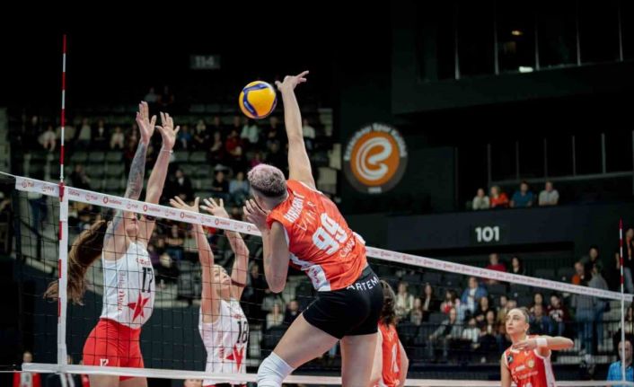 Eczacıbaşı Dynavit, yeni sezonu yeni evinde galibiyetle açtı