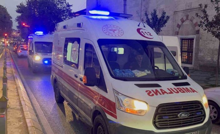 Edirne’de motosiklet refüje çarptı: 2 yaralı