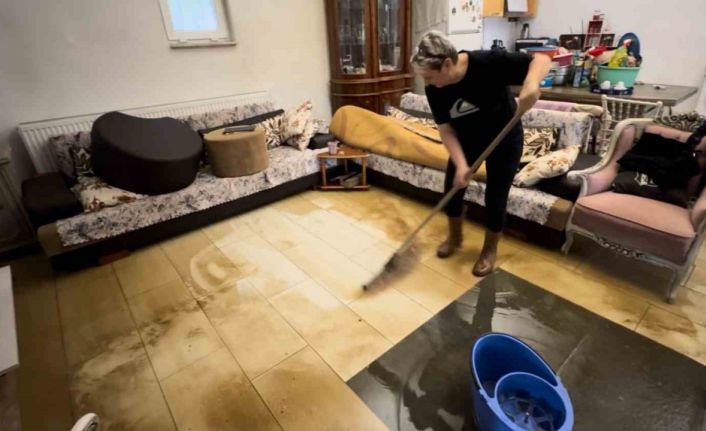 Edirne’de sağanak sonrası evleri su bastı