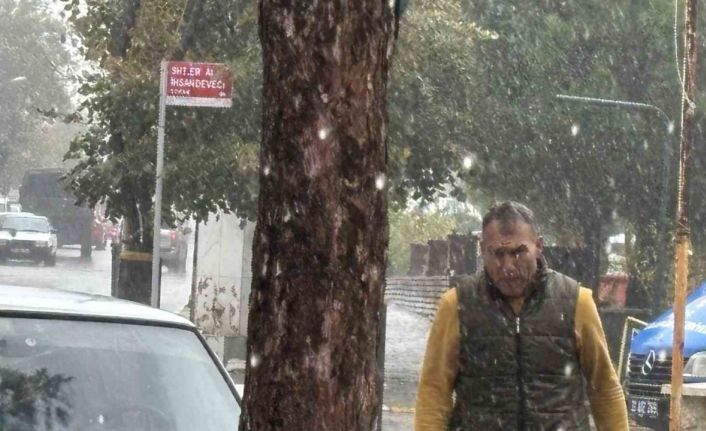 Edirne’de sağanak yağış etkili oldu