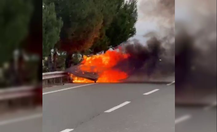Edirne’de seyir halindeki otomobil alev alev yandı