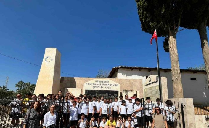 Efeler’de ’Milli Bilinç ve Vatan Sevgisi’ şehitliklerde pekişti