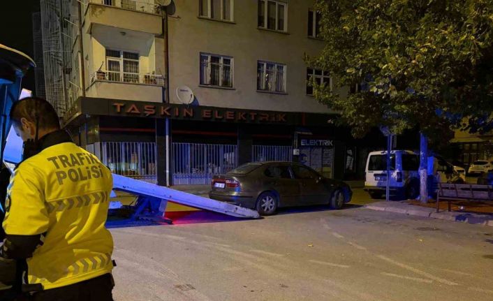 Ehliyetsiz sürücü kural tanımadı