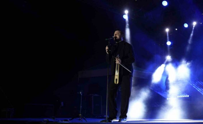 Ekin Uzunlar, Niğde’de unutulmaz bir konser verdi