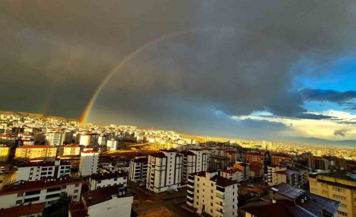 Elazığ’da gökkuşağı şöleni