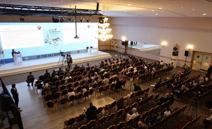 Elazığ’da göz sağlığı sempozyumu: Türkiye’nin dört bir yanından 300 hekim katıldı