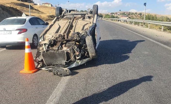Elazığ’da otomobil takla attı