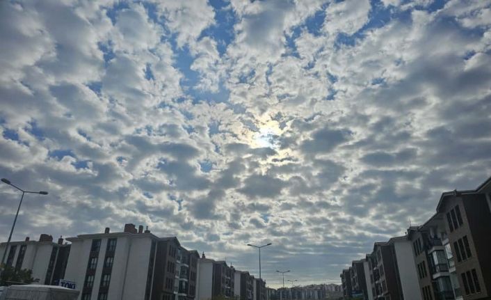 Elazığ’da sirrokümülüs bulutları görsel şölen sundu