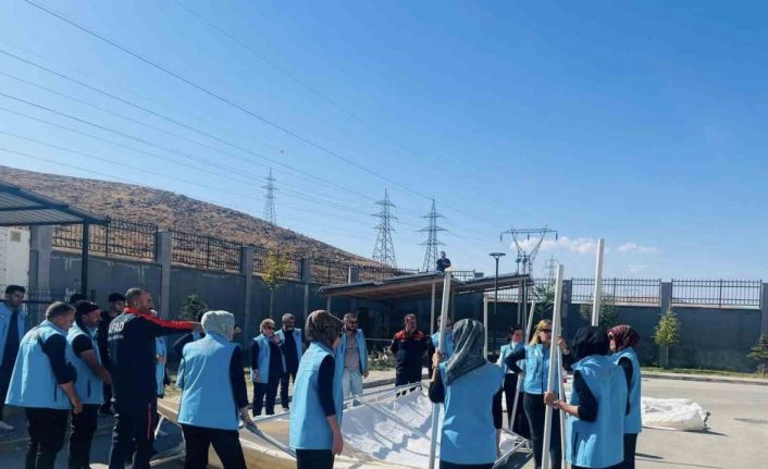 Elazığ’da yangın söndürme ve çadır kurma eğitimi