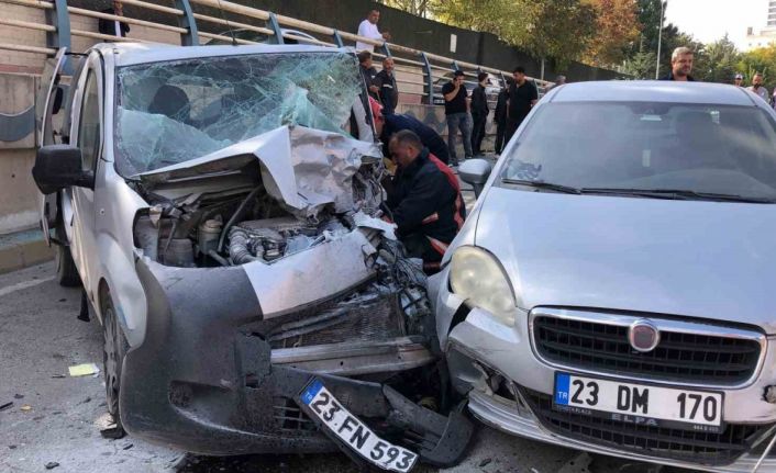 Elazığ’da zincirleme trafik kazası: 5 yaralı