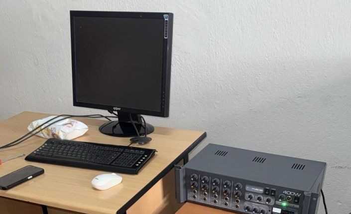 Emekli eczacıdan köy okuluna anlamlı destek