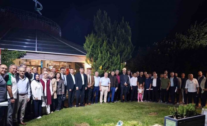 Emekli eğitimcilere plaket takdim edildi