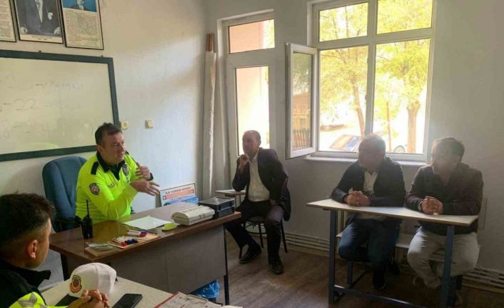 Emet’te okul servis şoförlerine trafik eğitimi