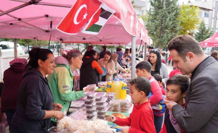 Emirbeyazıt İlkokulu’ndan Gazze’ye "Umut" sergisi
