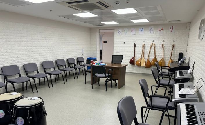 Engelli bireyler Kağıthane’de hem üretiyor hem sosyalleşiyor