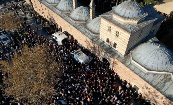 Enkazda kalan 4 kişilik Bilir ailesi, son yolcuklarına uğurlandı