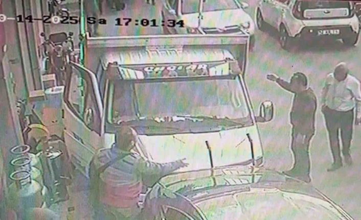 Epilepsi nöbeti geçiren sürücünün kaza anı kamerada