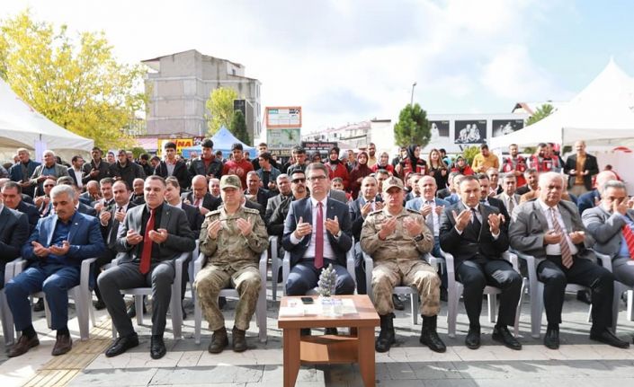 Erciş’te 2011 depreminde hayatını kaybedenler anıldı