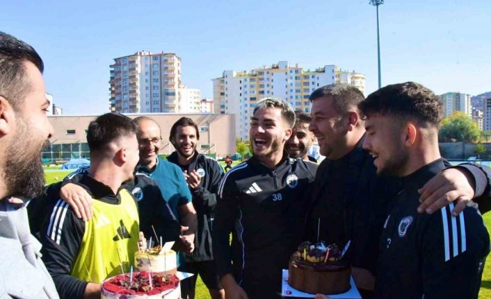 Erciyes 38 FK’da sürpriz doğum günü