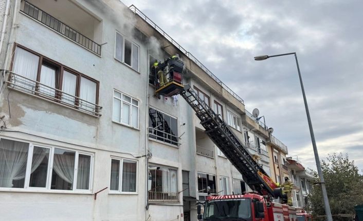 Erdek’te apartman dairesinde korkutan yangın