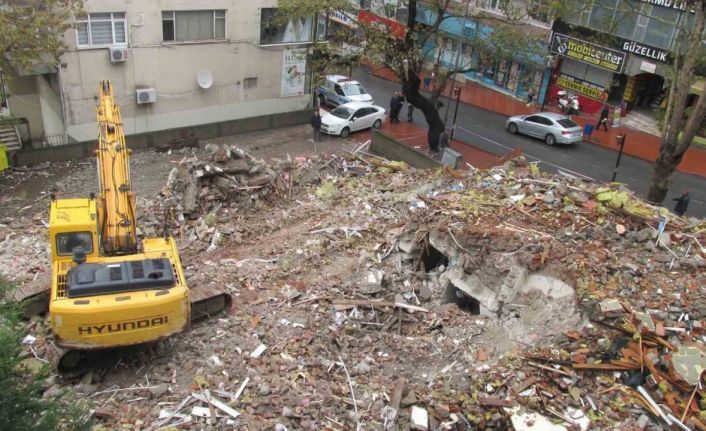 Ereğli’de bina yıkımı sırasında gaz sızıntısı paniğe neden oldu