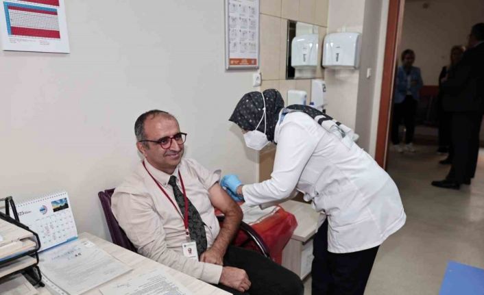 ERÜ Hastaneleri’nden sağlık çalışanlarına mevsimsel grip aşısı