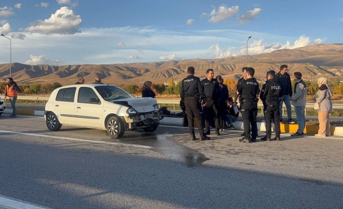Erzincan-Sivas kara yolunda kaza: 2 yaralı
