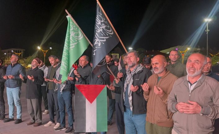 Erzincan’da Filistin’e destek: Cumhuriyet Meydanı’nda dualar edildi